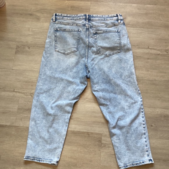 High Raise Acid Washed Jeans - Picture 2 of 3